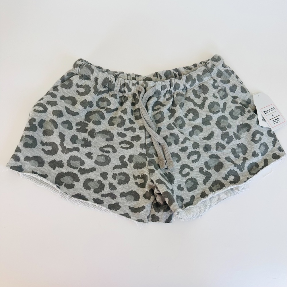 NEW Bloom & Pop Gray Leopard Print Short Jersey Shorts Size Small Elastic Waist